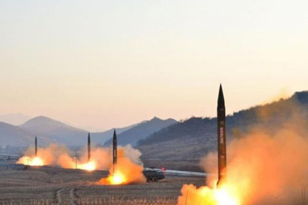 Kuzey Kore, Japon Denizi'ne füze fırlattı