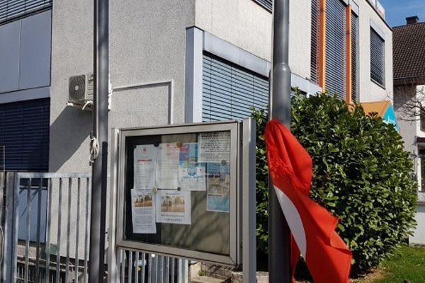 Almanya'da camiye saldırı