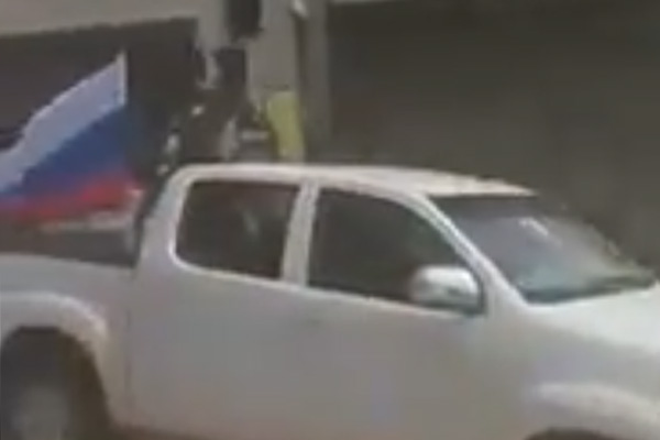 Rus güçler, Afrin'deki 'şube'ye silah sevk ederken görüntülendi
