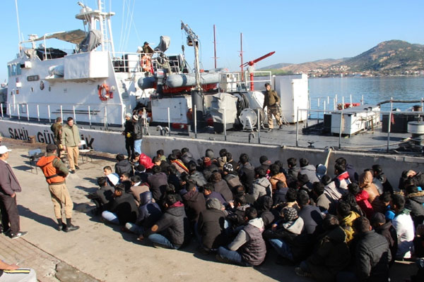 Foça’da, 115 Suriyeli göçmen yakalandı