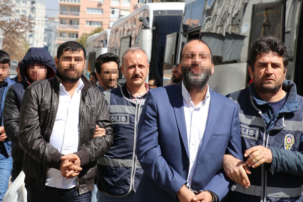 İzmir’de ’çete’ operasyonu: 47 gözaltı
