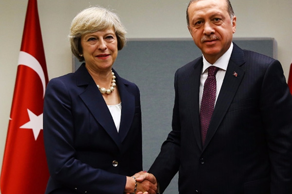 Erdoğan'dan İngiltere Başbakanı'na telefon