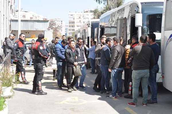 İzmir'de çete operasyonu: 47 gözaltı