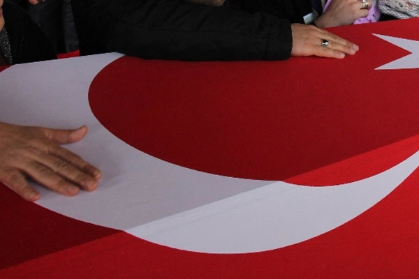 Tedavi gören asker şehit oldu