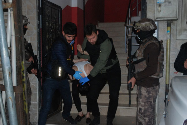 İstanbul’da zehir tacirlerine şafak operasyonu