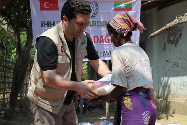 İHH’dan 10 bin Arakanlı aileye yardım