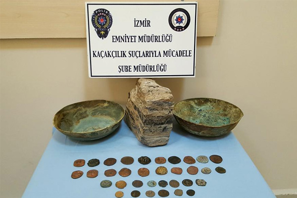 İzmir'de tarihi eser kaçakçılarına operasyon