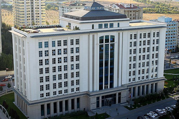 AK Parti'den 'Şeyh Sait'e fatiha pankartı' açıklaması