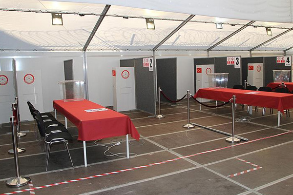 Almanya'da referandum için sandıklar hazır