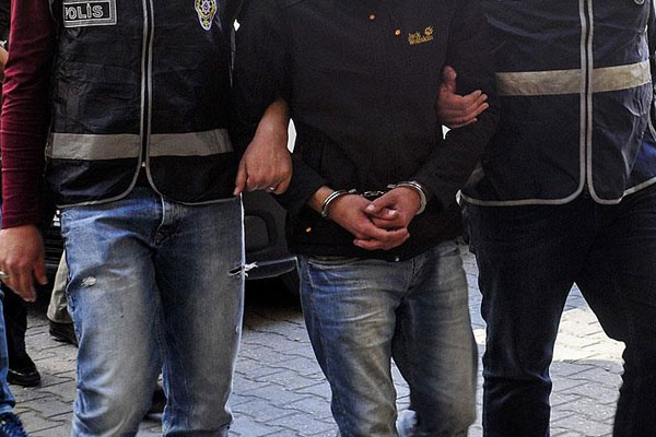 Türk bayrağını indiren zanlı tutuklandı