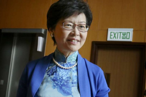 Hong Kong'un ilk kadın lideri oldu