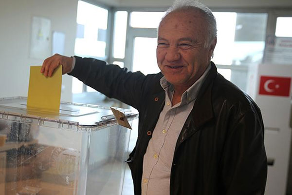 Gümrük kapılarında oy verme işlemi başladı