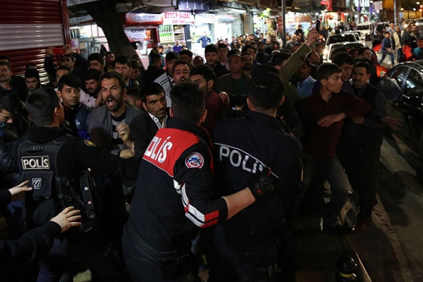 Şanlıurfa'da bir kişiyi Suriyeli sanıp linç etmek istediler Türk çıktı