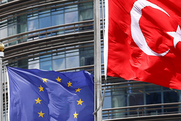 AB, Türkiye'ye verdiği fonları kesmeyi değerlendiriyor