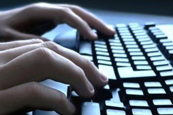 İş ararken özgeçmiş programı geliştirdi