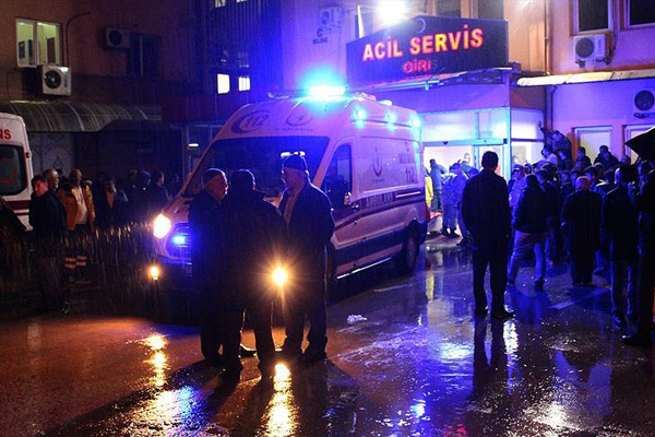 Tokat'ta köy minibüsü uçuruma devrildi