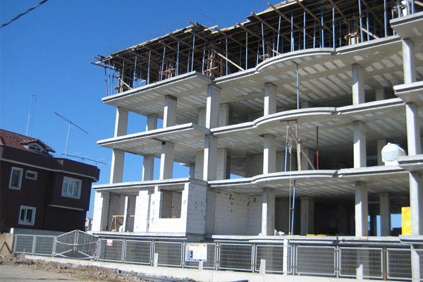 İzmir'de 3 işçi elektrik akımına kapıldı