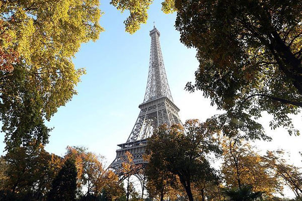 Eyfel Kulesi'ne kurşun geçirmez cam