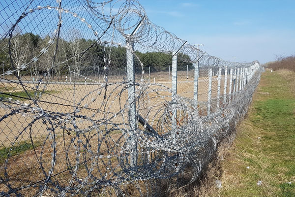 Macaristan’da mültecilerin serbestçe dolaşımı yasaklandı