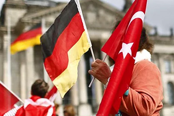 Almanya MİT'i soruşturuyor: Casusluk yapamazsınız