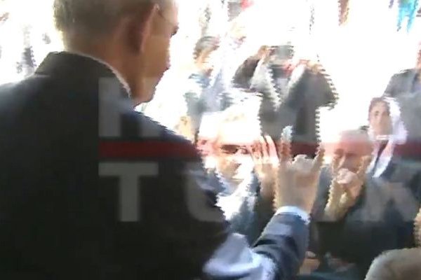 Kılıçdaroğlu'ndan bozkurt işareti