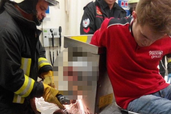 Kolunu kaptırdığı kıyma makinesiyle hastaneye gitti