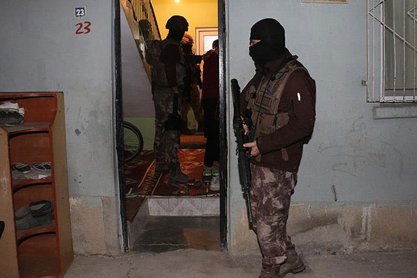 Adana'da IŞİD operasyonu: 11 gözaltı