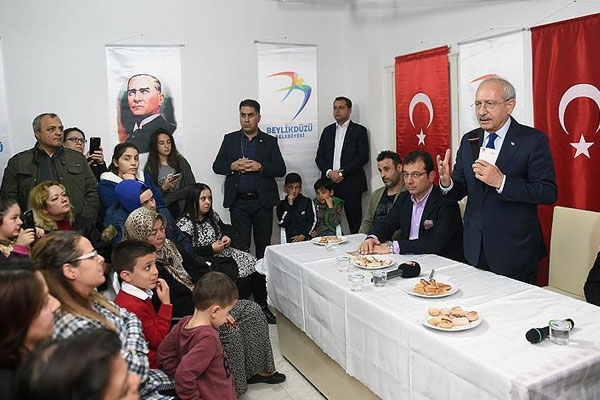 Kılıçdaroğlu apartman yönetimi toplantısına katıldı