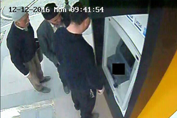 Yardım istediği şahsa engelli maaşını kaptırdı