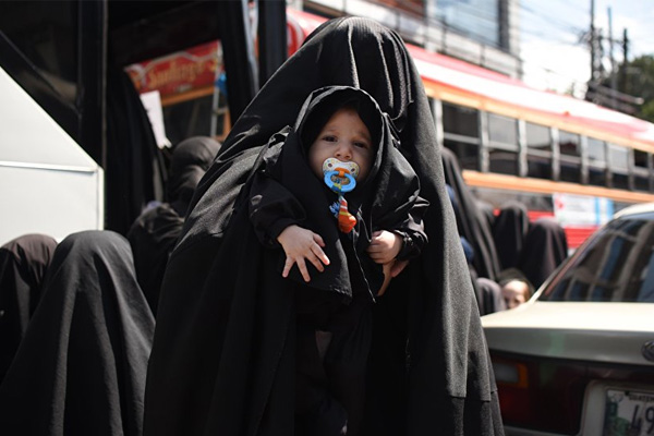 Çin, Uygur Özerk Bölgesinde burkayı yasakladı