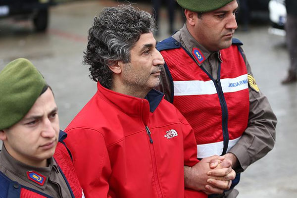 Askeriyenin paralarını FETÖ şirketlerine gönderdi