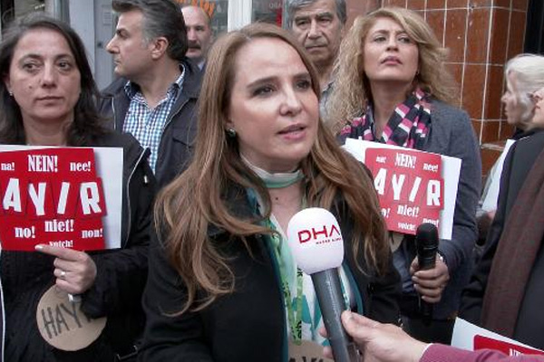 CHP'liler Almanya'da 'Hayır' oyu istedi