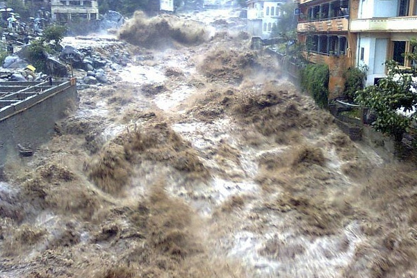 Sel felaketi 6 can aldı!