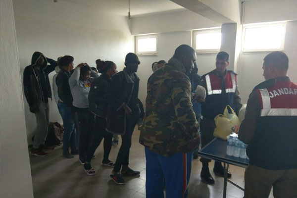 İzmir’de 58 göçmen yakalandı