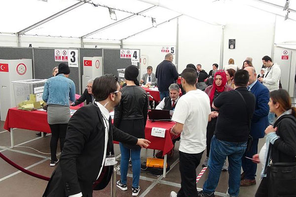 Yurt dışında yarım milyon kişi oy kullandı