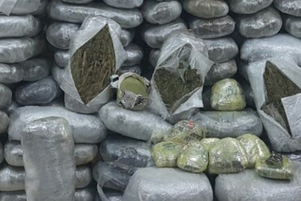 Diyarbakır'da 328 kilo esrar ele geçirildi