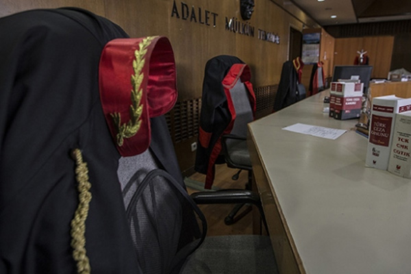 FETÖ'nün medya yapılanmasında tahliye kararı verenlere uzaklaştırma