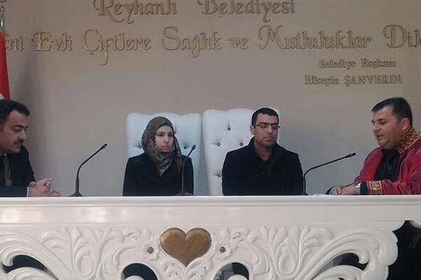 Düğün yapmak yerine yetimleri giydirdiler