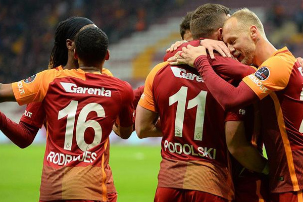 Galatasaray Adanaspor'a fark attı