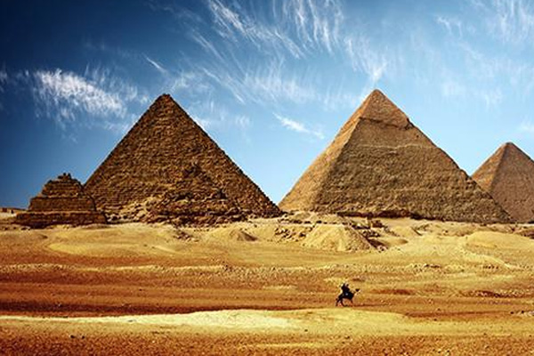 Mısır'da 3 bin 700 yıllık piramit kalıntıları