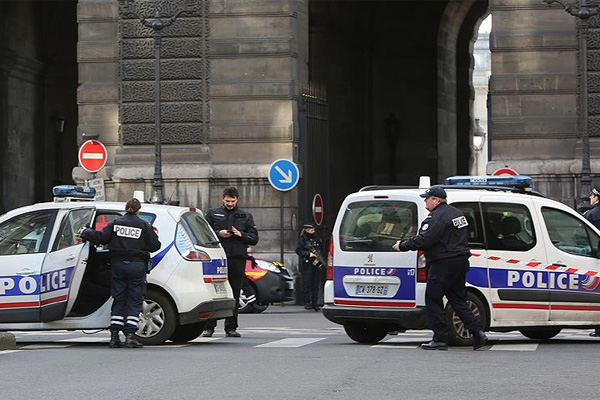 Paris’te güvenlik alarmı