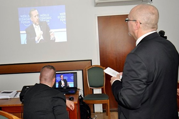 Macaristan’da Erdoğan’ın ‘One Minute’ videosuyla savunma