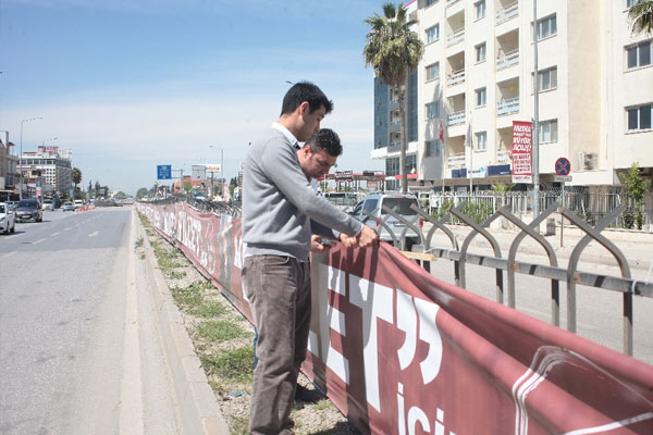 2 kilometrelik ’evet’ pankartı açtılar