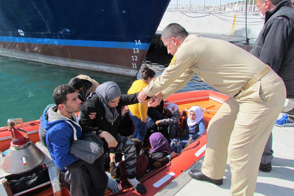 NATO’dan Çeşme’de sığınmacı operasyonu