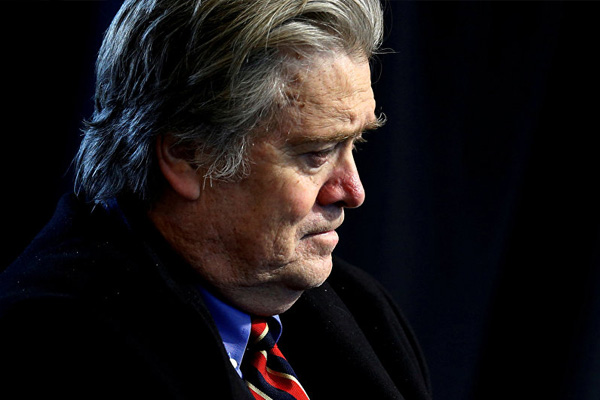 Trump'ın Başstratejisti Bannon, görevden alındı