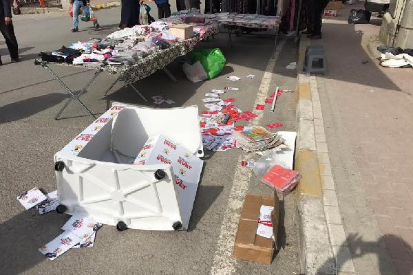 Kocaeli'de AK Parti'nin standına saldırı