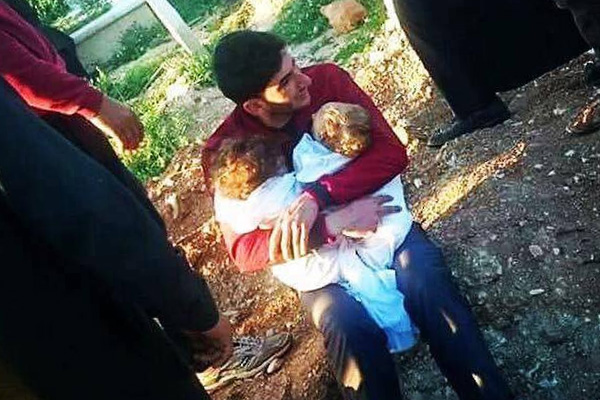 Suriyeli babanın fotoğrafı yürekleri dağladı