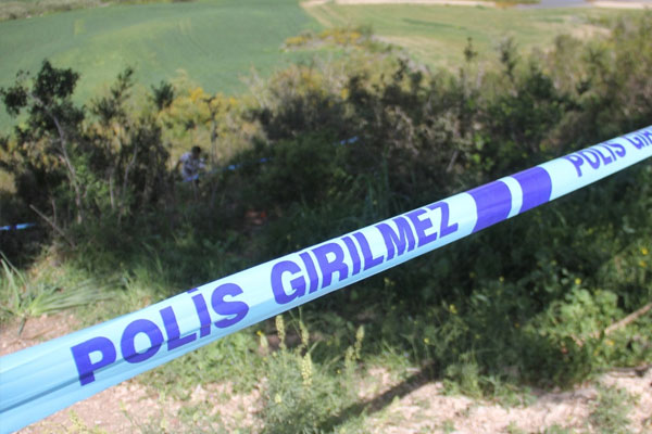 Mezarlıkta başsız erkek cesedi bulundu