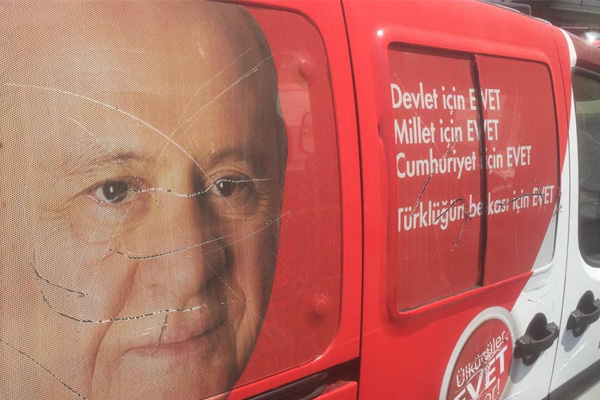 MHP'nin propaganda aracına saldırı