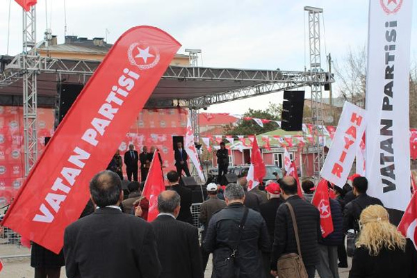 Doğu Perinçek boş meydana konuştu